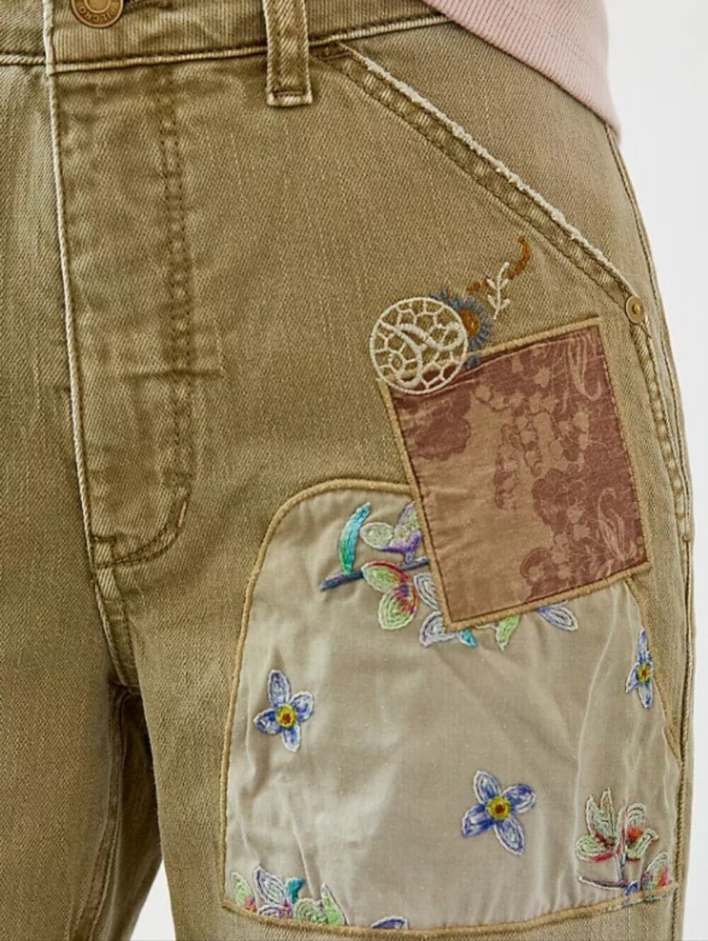 Pilcro The Wanderer Barrel Jeans With Patch Detail..Size 30 - Picture 3 of 5